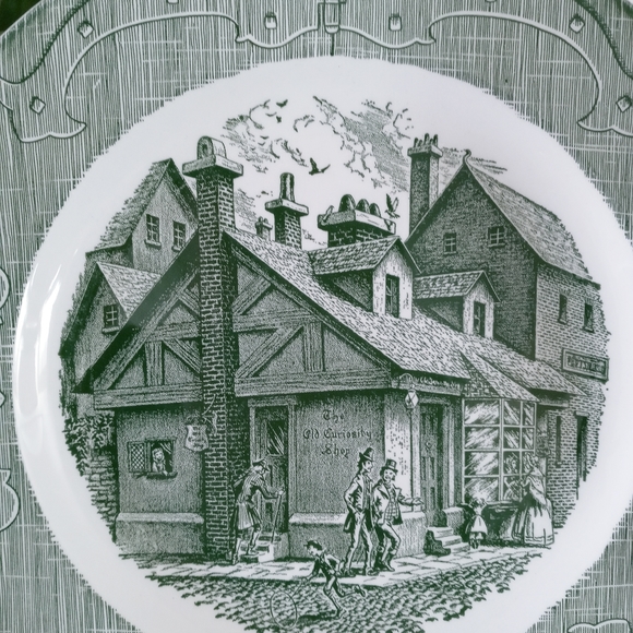 Old Curiosity Shop Plate Forest Green - Picture 3 of 3